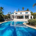 Dowski - Exclusive In Villa